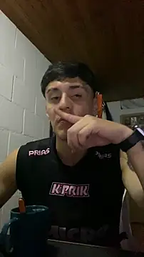 Snapshot of JhonCas44 chatting on 12/17/25, 04:07 JhonCas44 online show from 12/17/25, 04:07