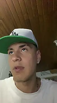 Snapshot of JhonCas44 chatting on 12/19/25, 03:13 JhonCas44 online show from 12/19/25, 03:13