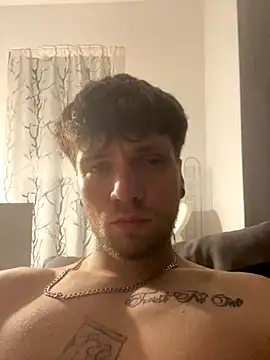 Snapshot of squty chatting on 12/18/25, 11:22 squty online show from 12/18/25, 11:22