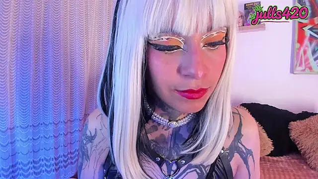 Julls420  online show from 05/07/26, 06:19