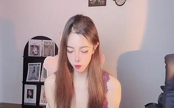 Snapshot of Sini_Sex chatting on 07/10/26, 03:22 Sini Sex online show from 07/10/26, 03:22