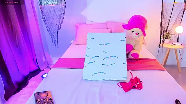 Snapshot of _Xynara_owo chatting on 12/16/25, 11:54 Xynara owo online show from 12/16/25, 11:54