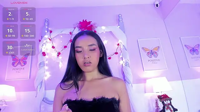 Snapshot of GabbyGrifin chatting on 12/17/25, 07:53 GabbyGrifin online show from 12/17/25, 07:53