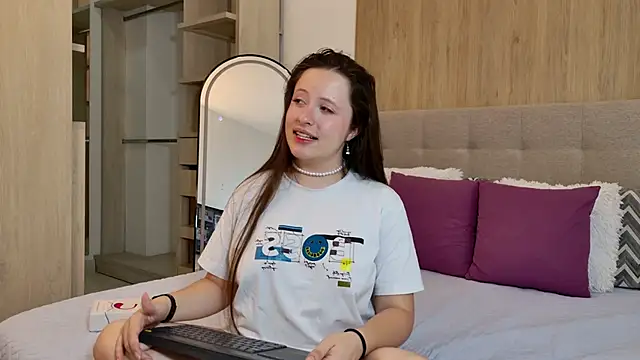 BellaFlecher online show from 03/09/26, 01:26