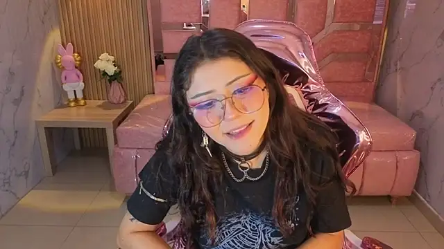 miss devil s online show from 12/19/25, 03:57