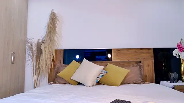 Snapshot of LucyHanks chatting on 02/24/26, 11:19 LucyHanks online show from 02/24/26, 11:19