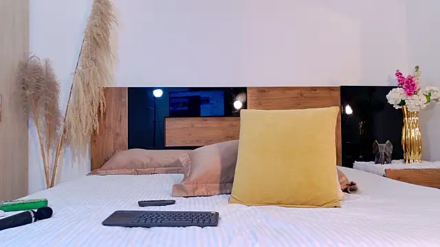 Snapshot of LucyHanks chatting on 03/02/26, 12:12 LucyHanks online show from 03/02/26, 12:12