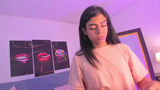 Snapshot of aleexxia chatting on 12/15/25, 07:29 aleexxia online show from 12/15/25, 07:29