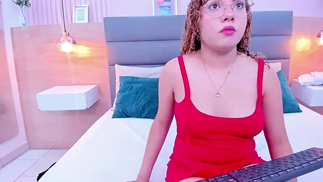 Snapshot of abril_dolly chatting on 12/18/25, 12:22 abril dolly online show from 12/18/25, 12:22