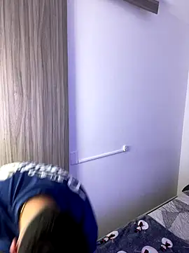 Snapshot of Goldenknight33 chatting on 12/17/25, 05:08 Goldenknight33 online show from 12/17/25, 05:08