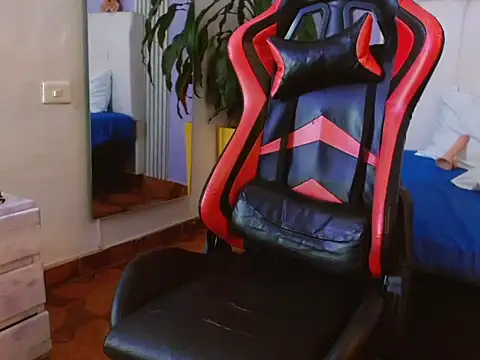 Snapshot of mia_collin_ chatting on 12/16/25, 09:25 mia collin online show from 12/16/25, 09:25