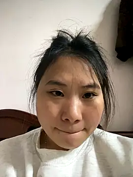 Snapshot of Ly-ly123 chatting on 12/18/25, 05:13 Ly-ly123 online show from 12/18/25, 05:13