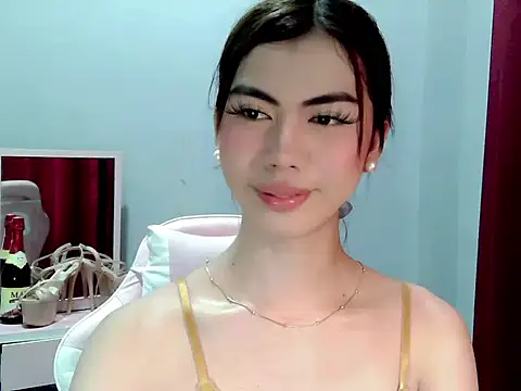 Ur hottestdella online show from 01/19/26, 06:39