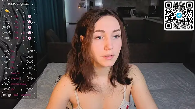 Snapshot of Alena_MellS chatting on 12/17/25, 04:40 Alena MellS online show from 12/17/25, 04:40