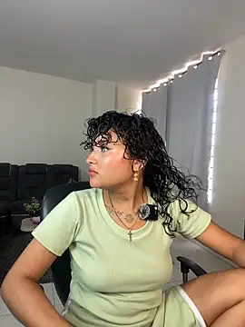Snapshot of ladulcemary_ chatting on 05/22/26, 08:03 ladulcemary online show from 05/22/26, 08:03
