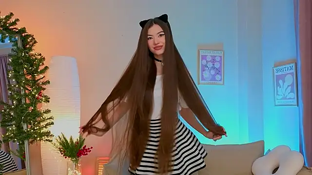 Snapshot of oliviaah_ chatting on 12/18/25, 02:56 oliviaah online show from 12/18/25, 02:56