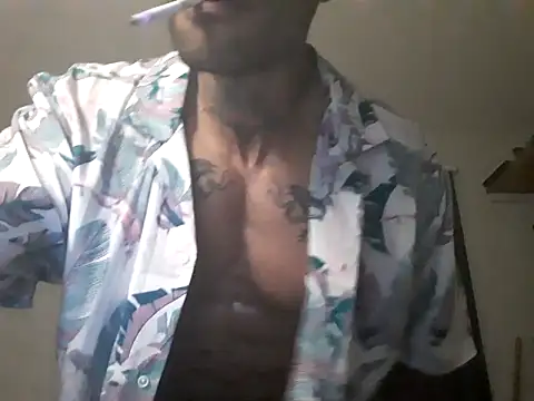 Snapshot of Chesarini chatting on 12/17/25, 08:20 Chesarini online show from 12/17/25, 08:20