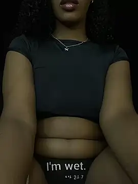 Snapshot of Thick_Lucia chatting on 12/18/25, 06:36 Thick Lucia online show from 12/18/25, 06:36