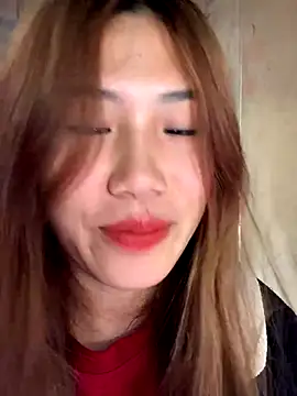 Snapshot of Fragrance-2222 chatting on 12/15/25, 01:54 Fragrance-2222 online show from 12/15/25, 01:54