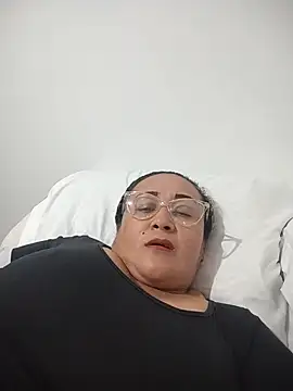 Nini Love  online show from 02/06/26, 04:06