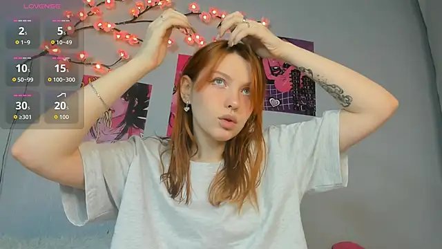 Snapshot of PinkPout chatting on 12/17/25, 04:24 PinkPout online show from 12/17/25, 04:24