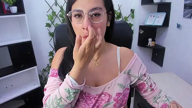 sophi hardd  online show from 04/01/26, 01:34