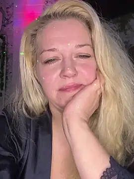 Snapshot of JenniferCarmen chatting on 01/06/26, 03:10 JenniferCarmen online show from 01/06/26, 03:10