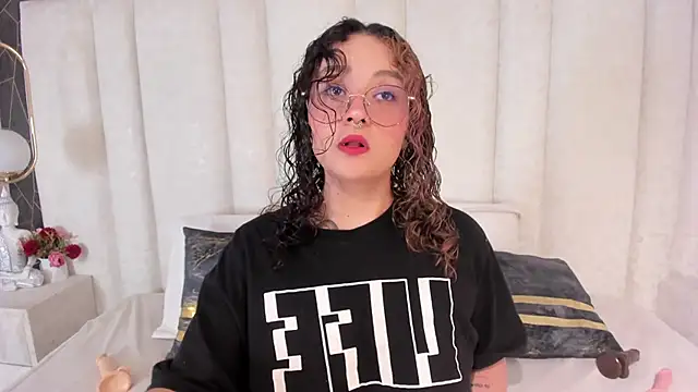 Snapshot of Im_TaraBlack chatting on 12/17/25, 03:56 Im TaraBlack online show from 12/17/25, 03:56