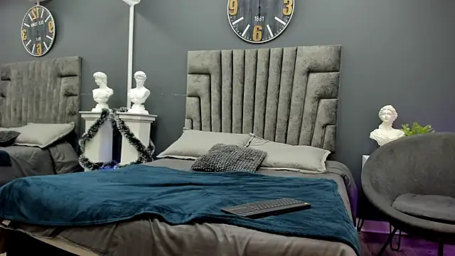 Snapshot of kevin__warhol chatting on 12/17/25, 04:18 kevin warhol online show from 12/17/25, 04:18