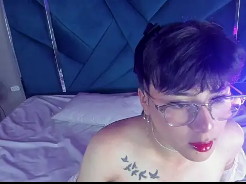 LyamMarven01 online show from 12/23/25, 04:43