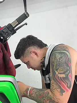 Snapshot of Marlokeo69 chatting on 12/17/25, 05:19 Marlokeo69 online show from 12/17/25, 05:19