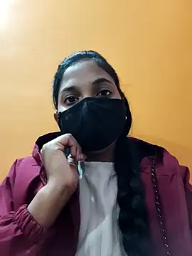 Snapshot of vivi_sexe chatting on 12/15/25, 04:00 vivi sexe online show from 12/15/25, 04:00