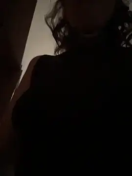 Snapshot of FionaMurr chatting on 12/17/25, 02:06 FionaMurr online show from 12/17/25, 02:06