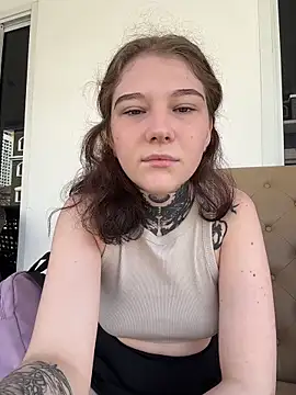 Snapshot of FionaMurr chatting on 12/18/25, 02:06 FionaMurr online show from 12/18/25, 02:06