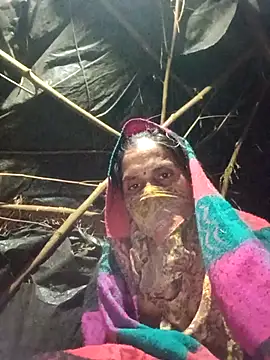 Snapshot of Hot-piau chatting on 12/13/25, 08:47 Hot-piau online show from 12/13/25, 08:47