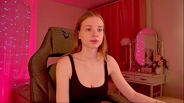 Snapshot of BellaHaadiid chatting on 12/16/25, 11:48 BellaHaadiid online show from 12/16/25, 11:48