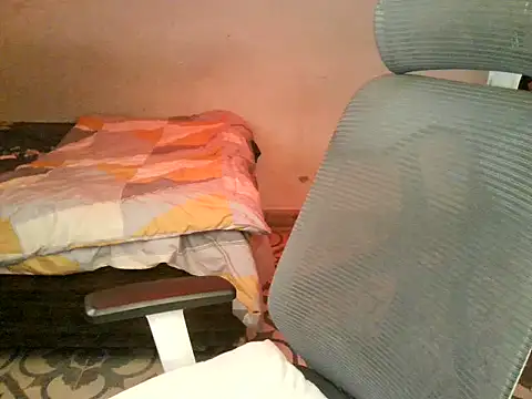 Snapshot of HEZALNUT chatting on 12/17/25, 07:09 HEZALNUT online show from 12/17/25, 07:09