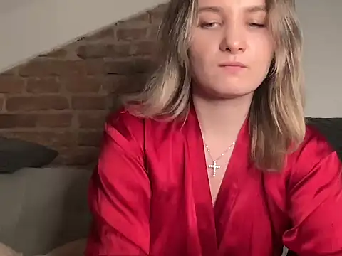 Snapshot of Heiva01 chatting on 12/18/25, 04:46 Heiva01 online show from 12/18/25, 04:46