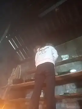 Snapshot of sewetj chatting on 12/15/25, 04:50 sewetj online show from 12/15/25, 04:50