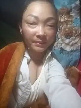 Snapshot of sewetj chatting on 12/16/25, 10:26 sewetj online show from 12/16/25, 10:26