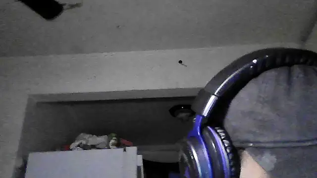 dwick5900 online show from 12/18/25, 03:29