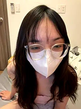 Snapshot of mimichannn99 chatting on 12/16/25, 06:35 mimichannn99 online show from 12/16/25, 06:35