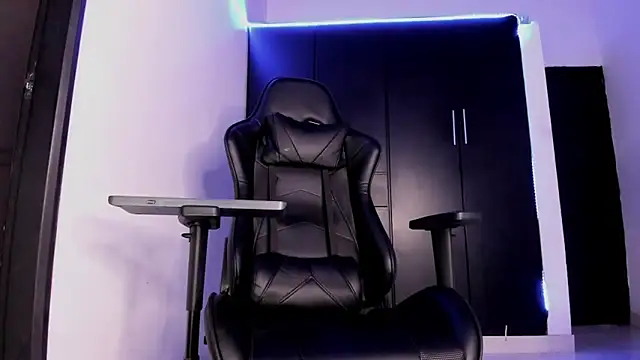 Liam Mateo online show from 02/11/26, 01:21