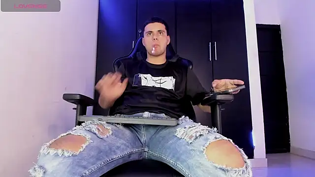 Liam Mateo online show from 04/01/26, 04:02