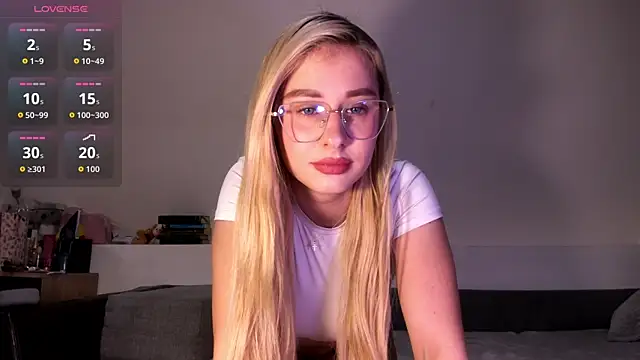 Snapshot of JessyyJ chatting on 12/16/25, 08:14 JessyyJ online show from 12/16/25, 08:14