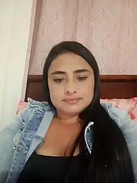 Snapshot of sara_nina chatting on 12/17/25, 02:28 sara nina online show from 12/17/25, 02:28