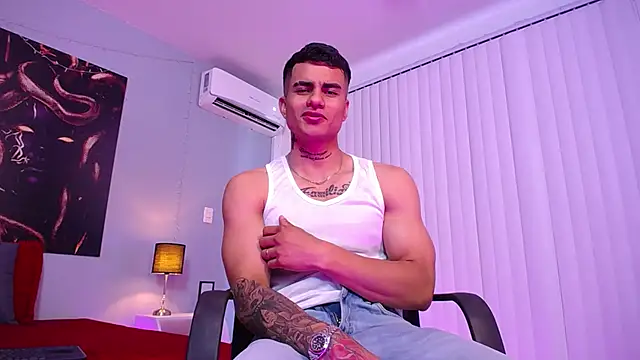 Snapshot of RyanGates_ chatting on 12/17/25, 03:07 RyanGates online show from 12/17/25, 03:07