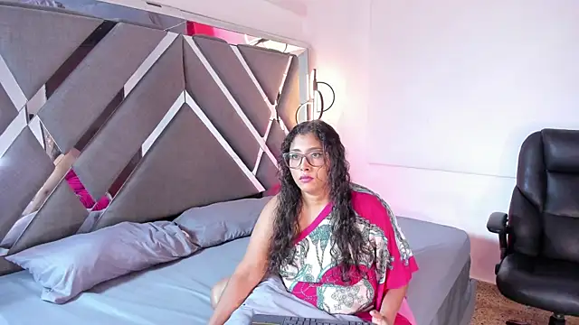 Snapshot of Siryenay_ chatting on 12/18/25, 05:35 Siryenay online show from 12/18/25, 05:35