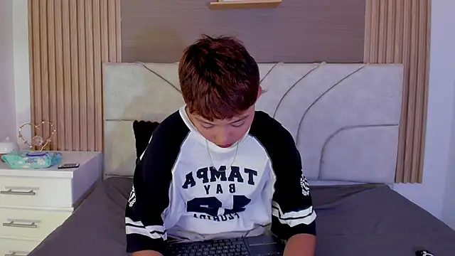 tefi meow  online show from 04/04/26, 04:37