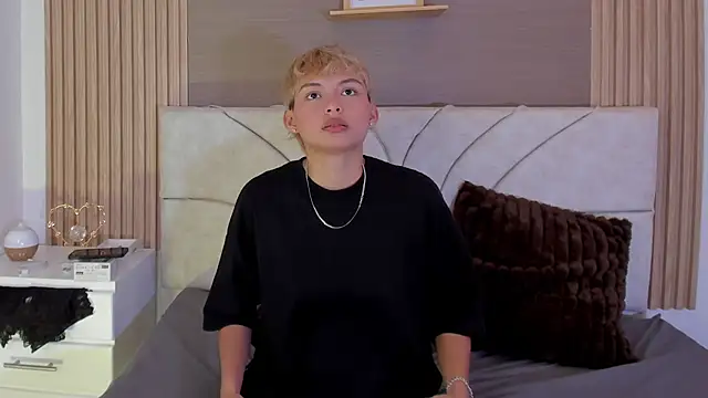 tefi meow  online show from 04/22/26, 04:08